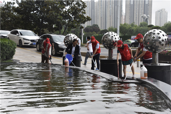 华体会官方端网站登录入口-华体会(中国)联合商务区社区开展“清洁家园 美化社区”       主题志愿服务活动