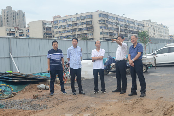 华体会官方端网站登录入口-华体会(中国)党委书记秦广远调研西站路工程