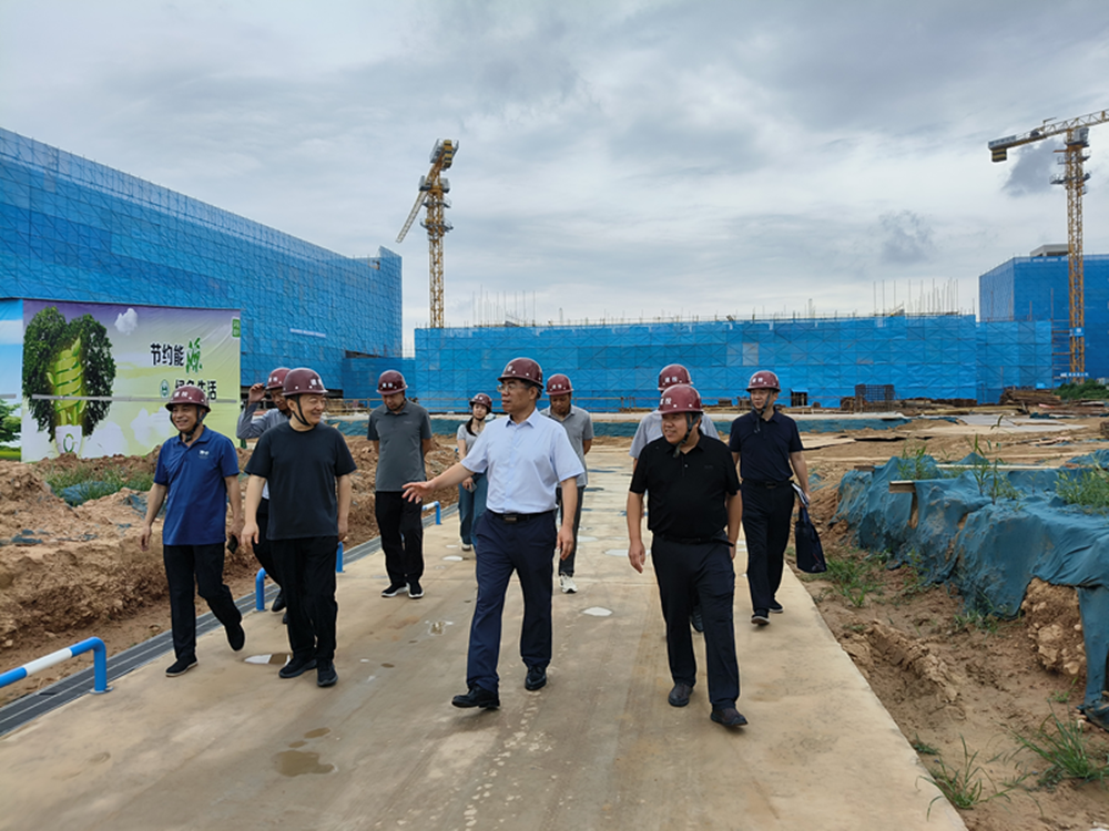 华体会官方端网站登录入口-华体会(中国)党委书记、董事长汪洋到六十七高级中学项目调研项目建设工作